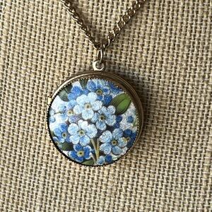 Vintage Forget Me Not enamel flower hinged locket necklace